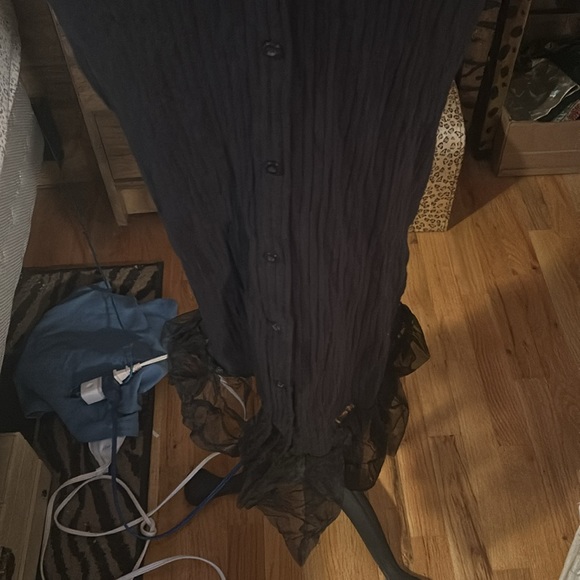 Black Ribbed Midi Dress with Puff Sleeves and Hem - Picture 3 of 7